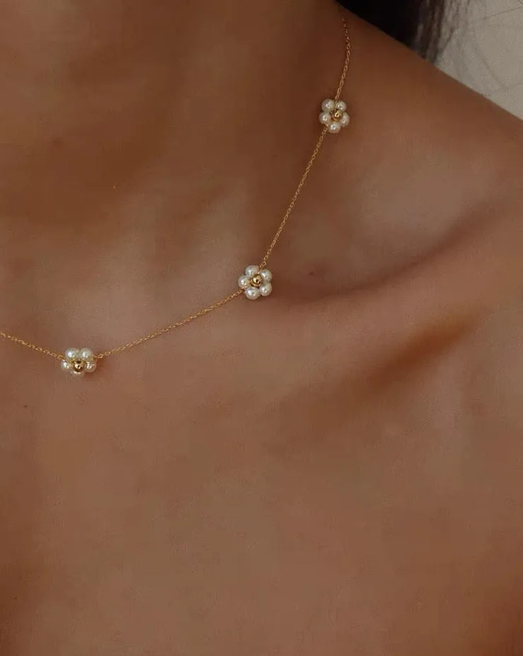 Dainty Flower Pearl Necklace