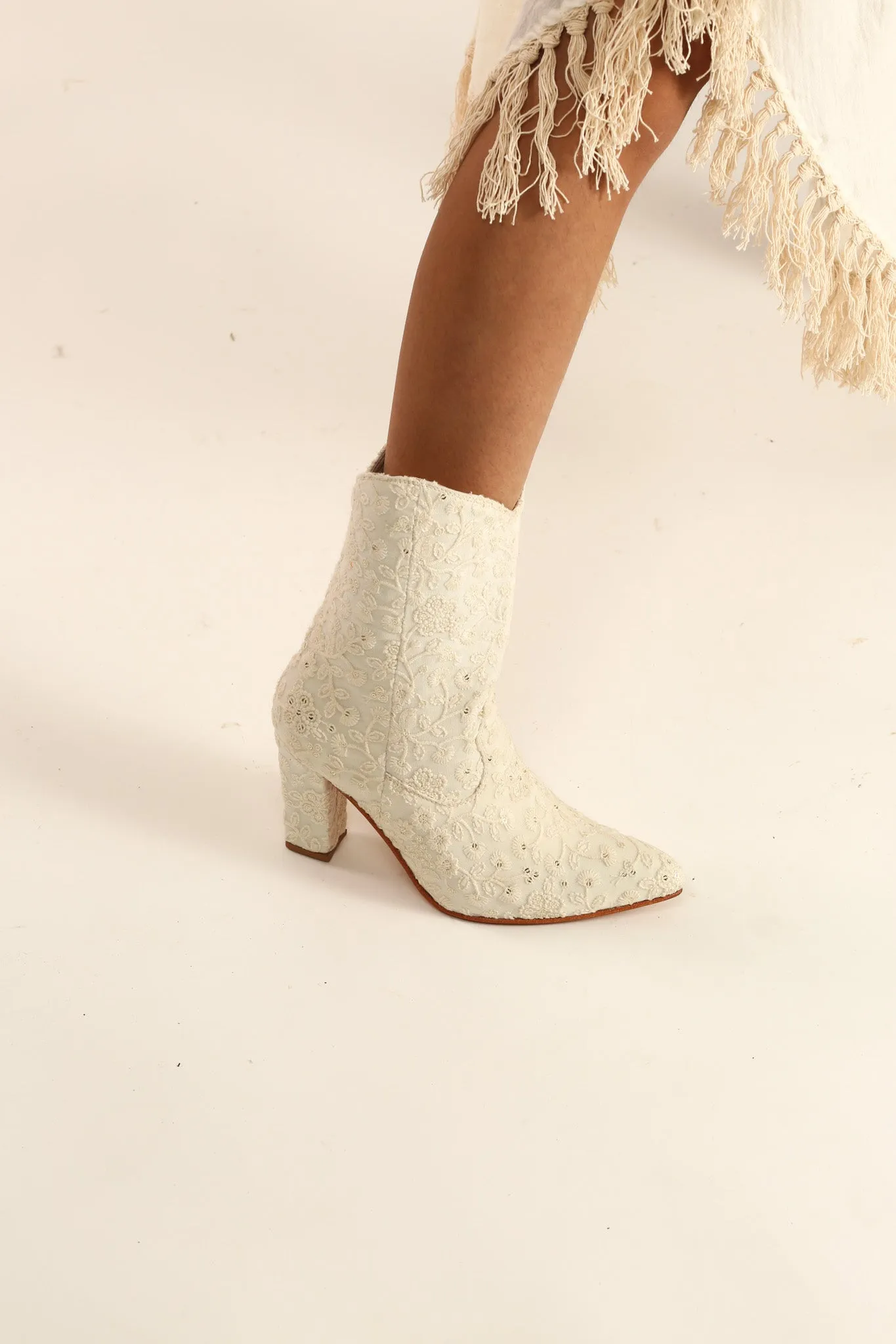 EMBROIDERED BOOTS ARABELLA