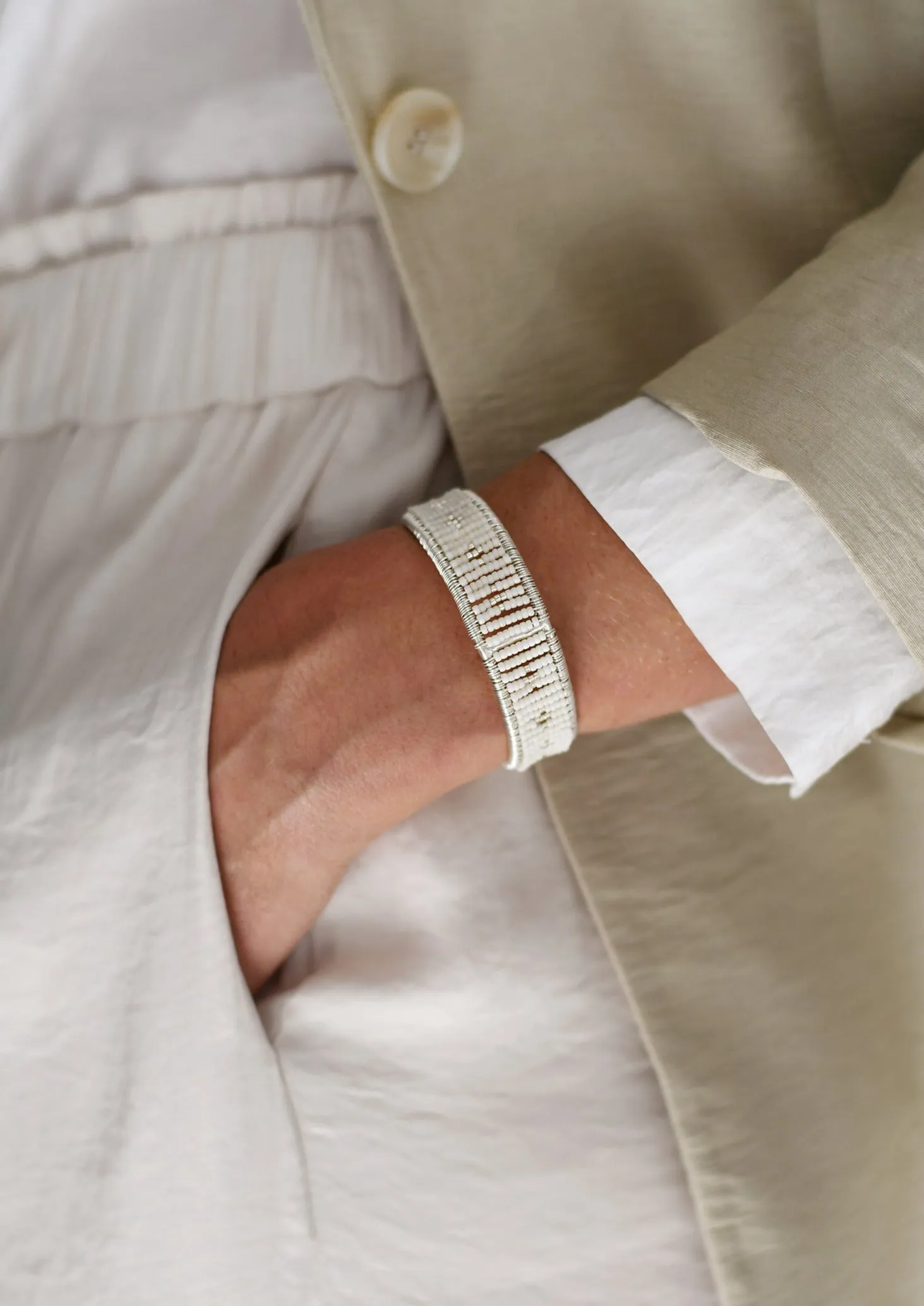 Narrow Esther Cuff - OFF WHITE/SILVER