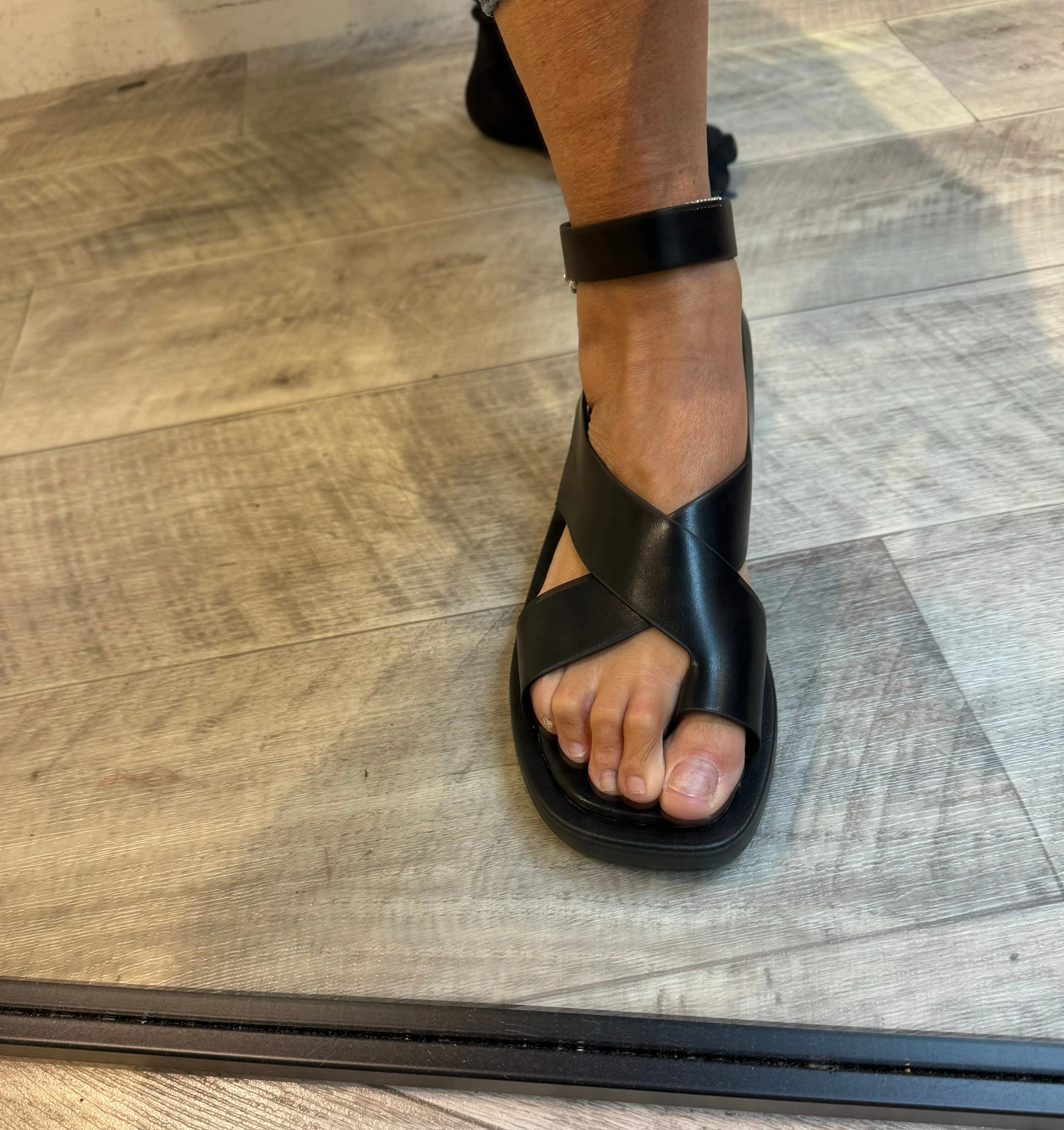 Toe post ankle strap Sandal