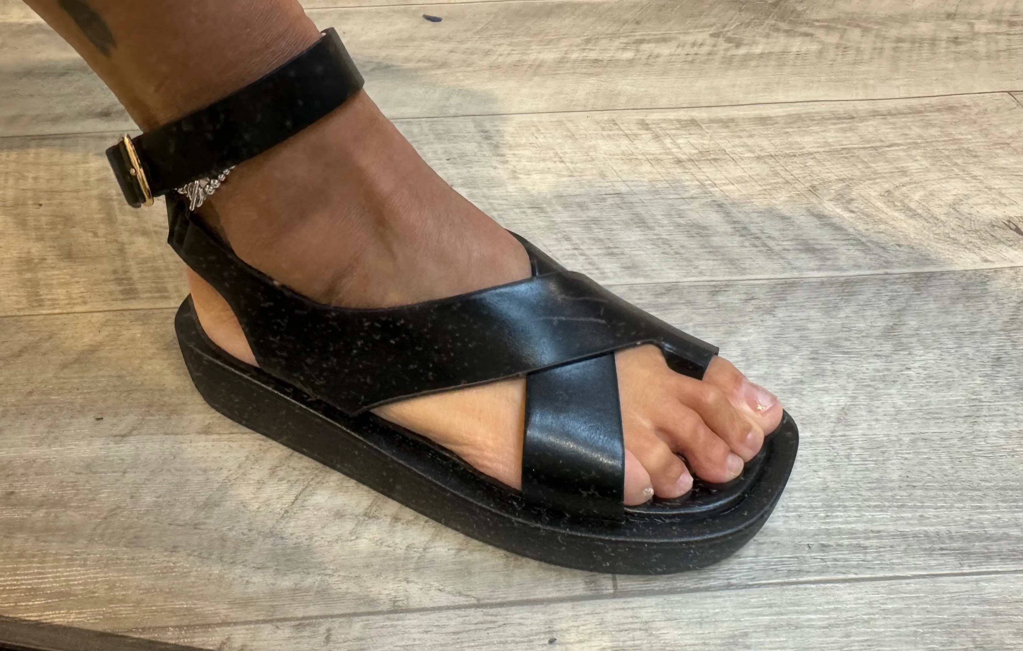 Toe post ankle strap Sandal